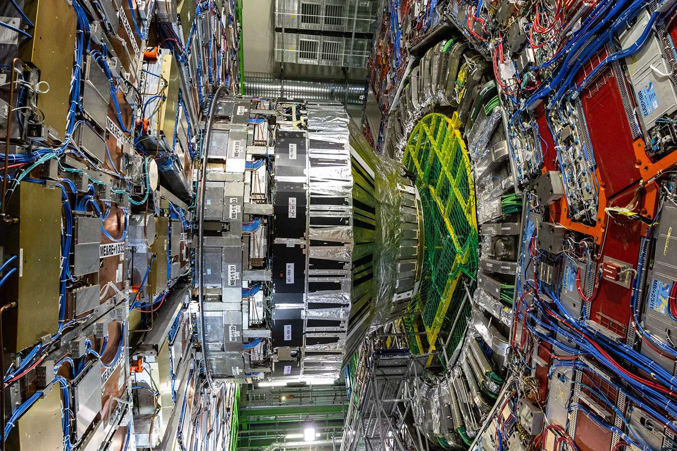 CERN'de “karanlık madde”nin sırlarını keşfedebilmek amacıyla yeni deney CERN'de “karanlık madde”nin sırlarını keşfedebilmek amacıyla yeni deney